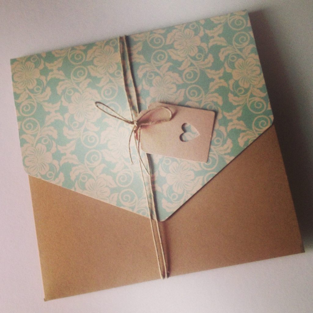 9 Contoh Desain Amplop Keren dan Unik - Uprint.id