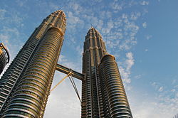 gedung tertinggi di dunia menara petronas