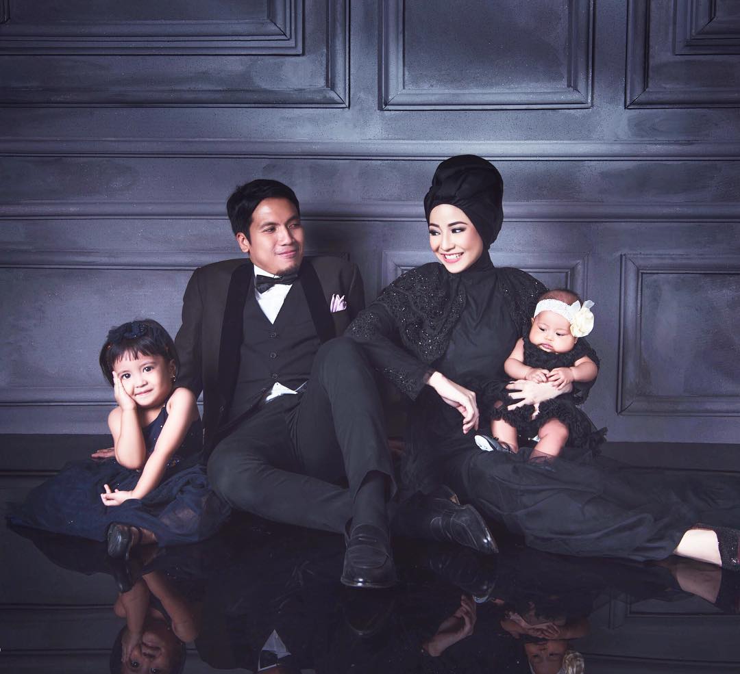 Foto Keluarga Akan Menarik Jika Menggunakan Tema Khusus - Uprint.id