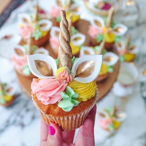bisnis-sampingan-cupcakes-04-cupcakes-unicorn