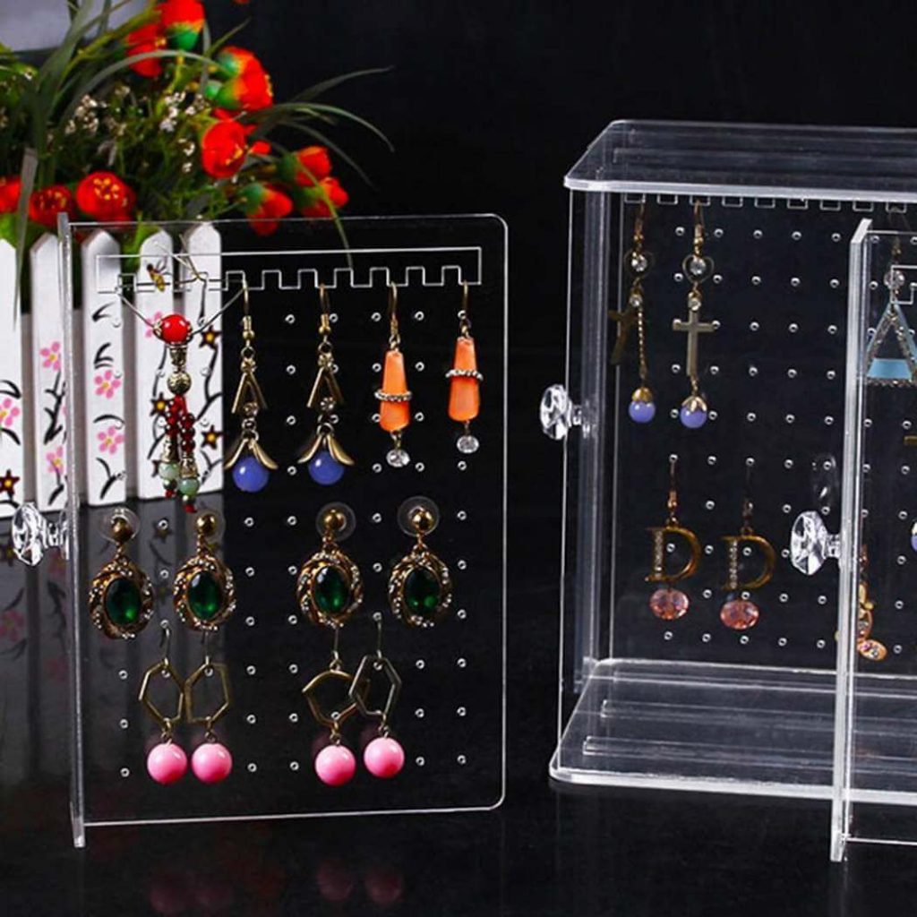 fungsi-acrylic-display-sebagai-wadah-perhiasan