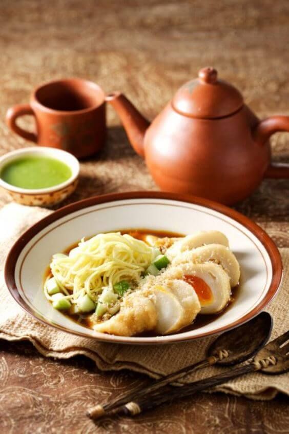 makanan-indonesia-pempek