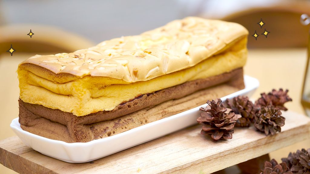 Roti lapis dengan isian cokelat dan keju, cocok untuk jualan online.