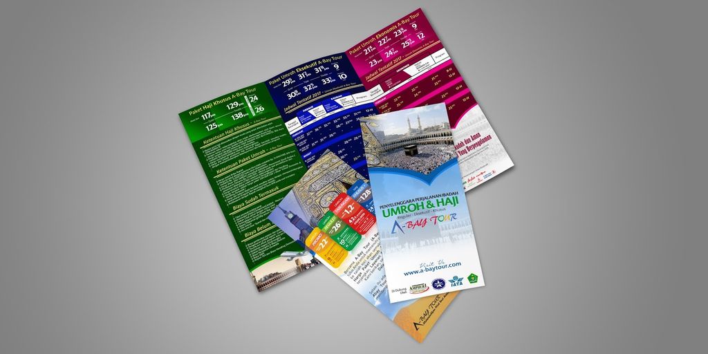 Leaflet promosi perjalanan ibadah Umroh dan Haji dari A-Bay Tour dengan detail harga dan jadwal.