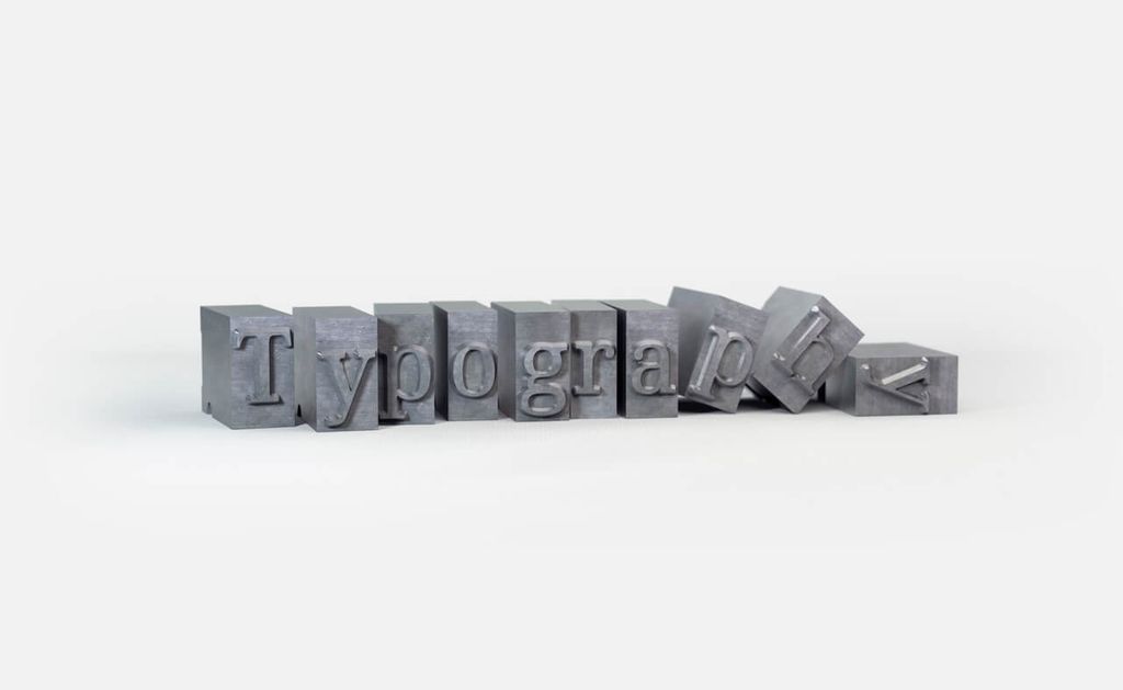Teks metal 'Typography' dalam gaya tipografi klasik