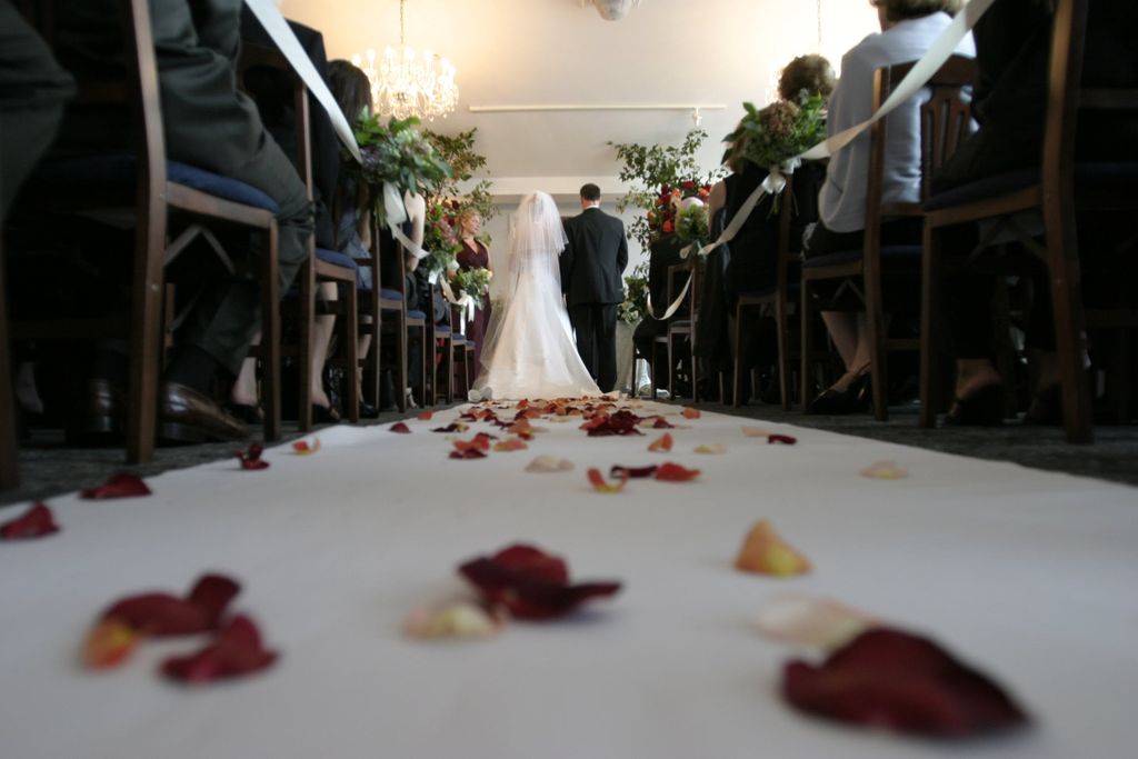6 Contoh Undangan Pernikahan Keren dan Elegan