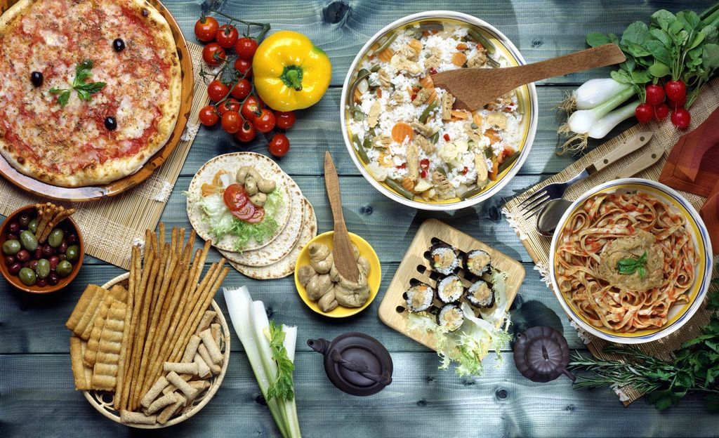 Berbagai pilihan makanan online di Uprint.id, mulai dari pizza hingga pasta.