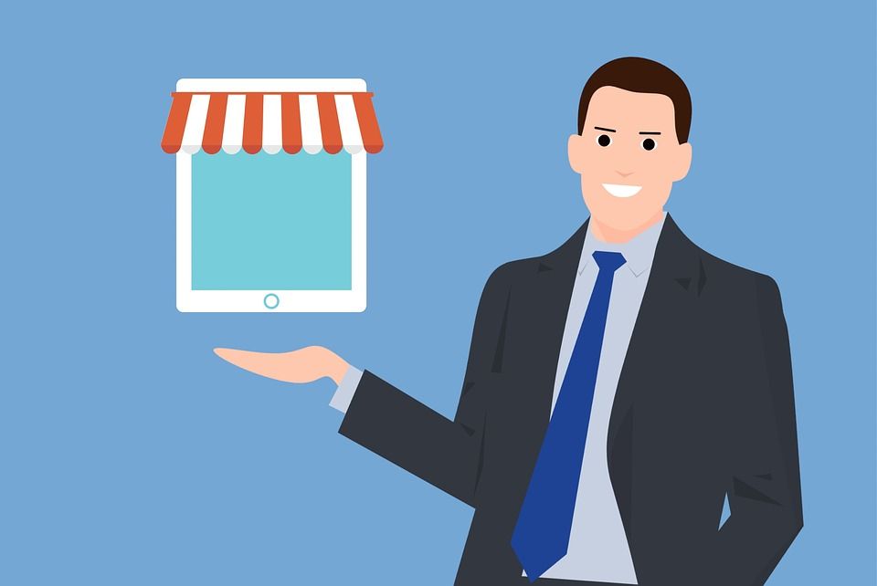 Ilustrasi orang menunjukkan tablet dengan toko online untuk mempromosikan jual beli barang bekas dan display produk yang rapi