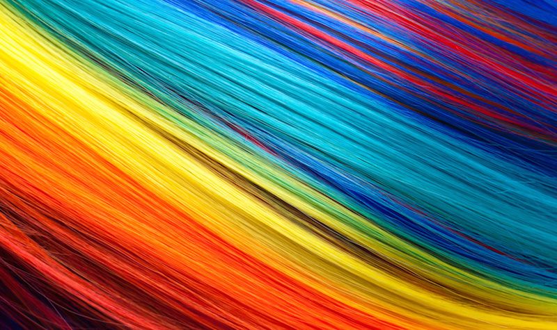 Latar belakang abstrak dengan aksen warna-warni cerah