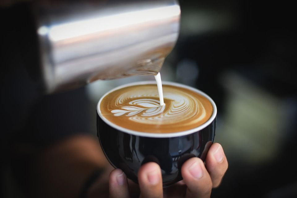mempromosikan coffee shop baru kopi gratis