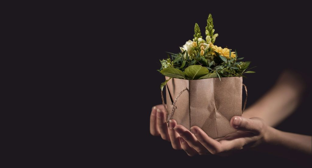 Inovasi Paper Bag yang Dapat Mempercantik Rangkaian Bunga