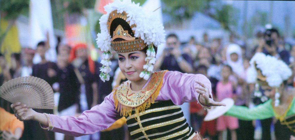 serambi-indonesia-20-kesenian-khas-NTB