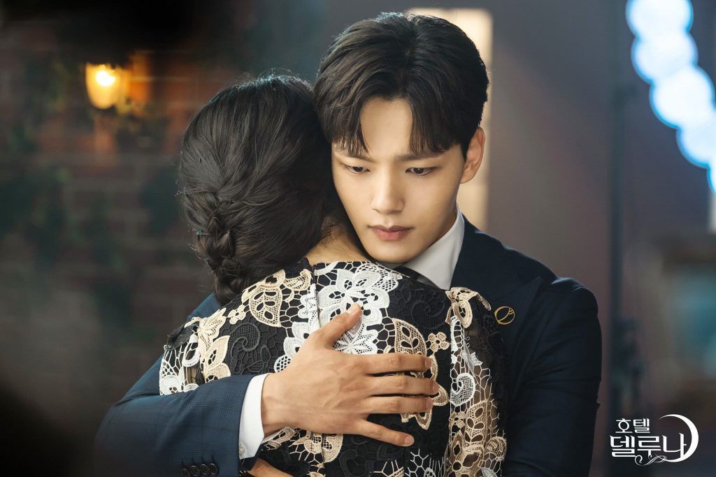 drama-korea-hotel-del-luna-05