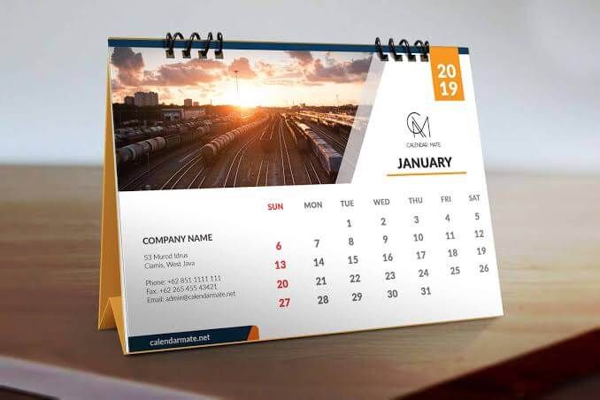 Kalender meja bulan Januari 2019 dengan foto kereta api di pagi hari.