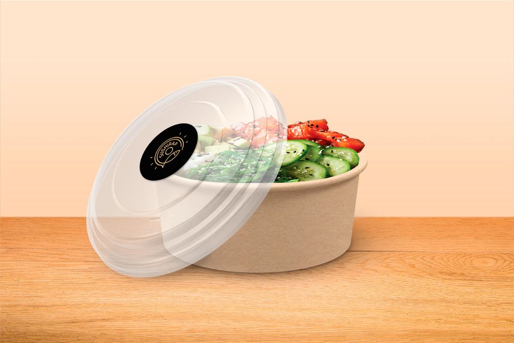 Bekal makanan dengan sayuran segar dan topping keju