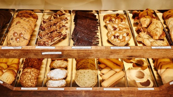 Begini Cara Membangun Usaha Kue Bagi Pemula dengan Order Kemasan Makanan Branded