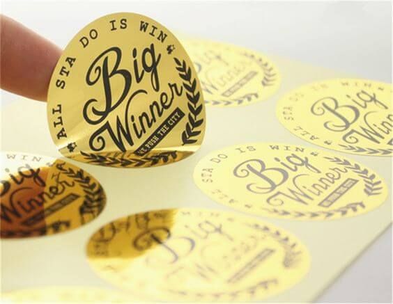 Stiker emas bertuliskan 'Big Winner' dengan desain elegan, ideal untuk promosi dan hadiah.