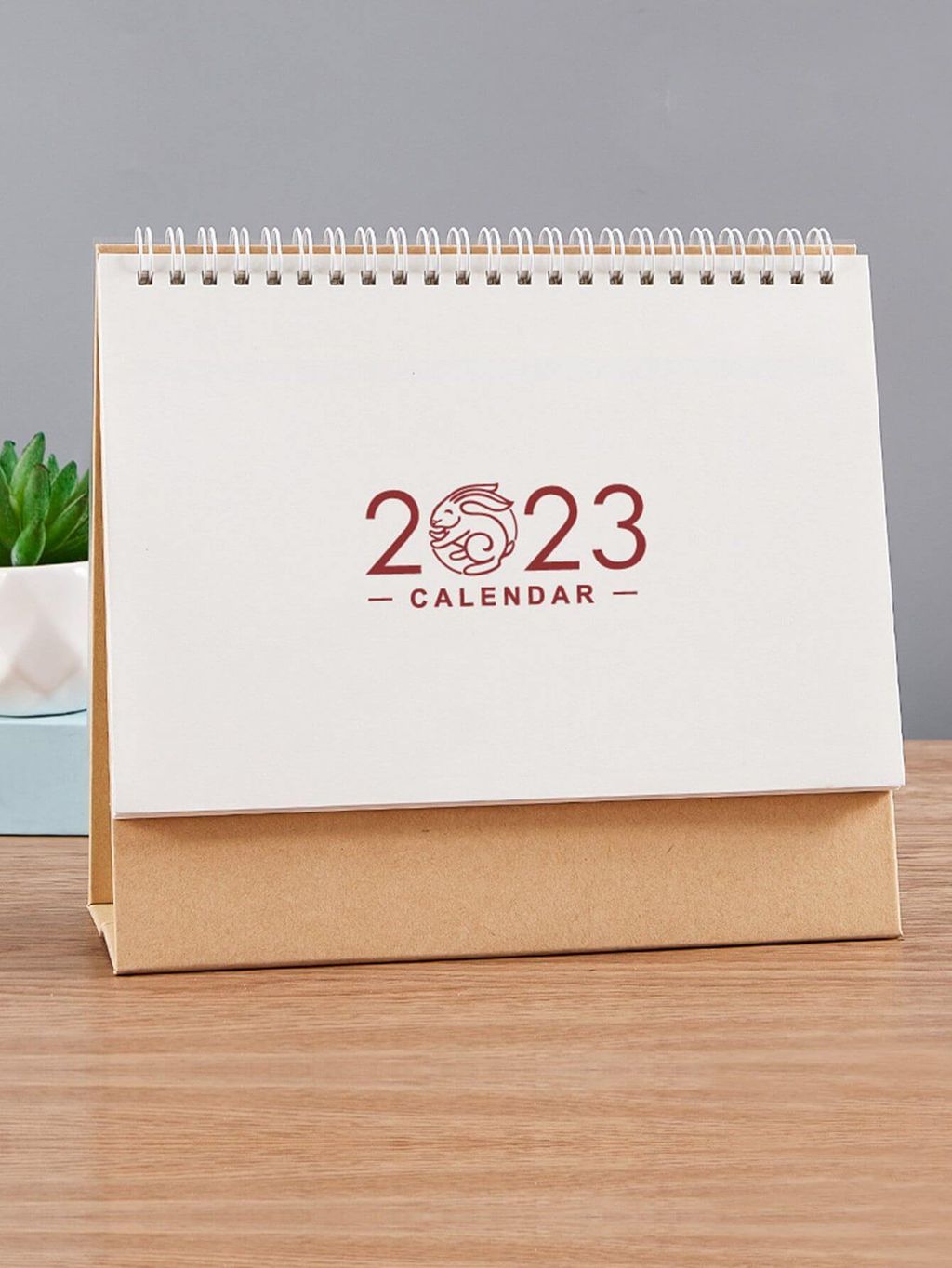 Kalender meja tahun 2023 dengan desain minimalis dan gambar kelinci.