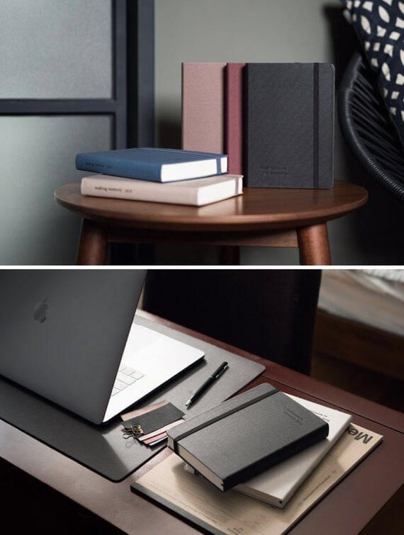 Meja kerja minimalis dengan laptop, buku, dan alat tulis