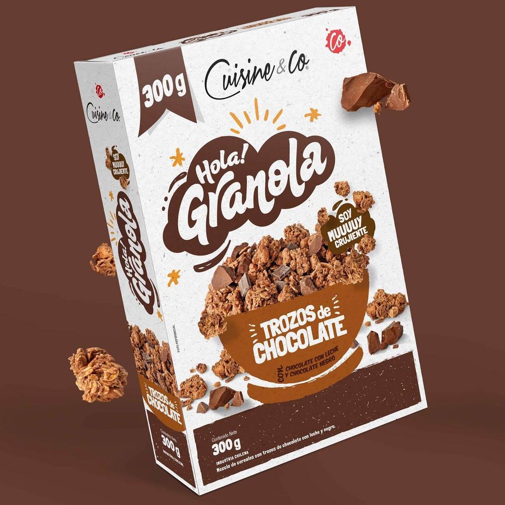 Kotak granola dengan potongan cokelat dan tulisan 'Hola! Granola' di atasnya.