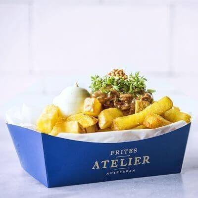 Paket frites dengan topping di dalam kotak biru dari Uprint.id