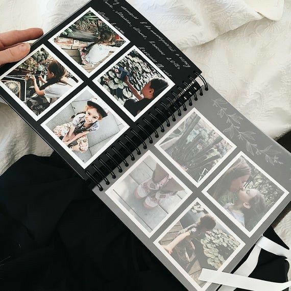Tampilan album foto dengan foto-foto anak-anak dan orang dewasa