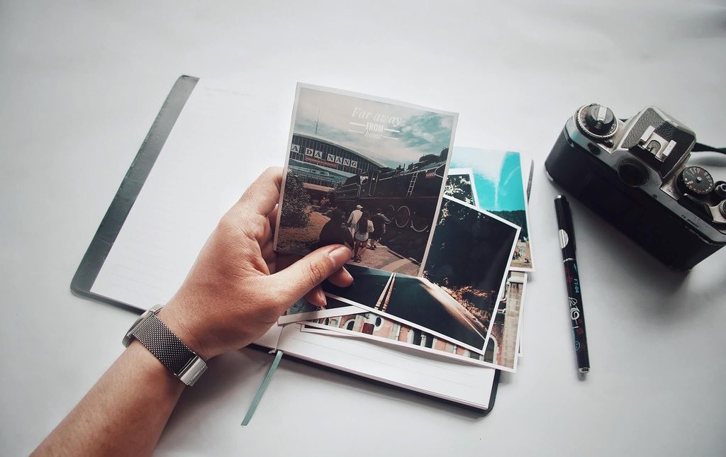 Print Foto Online: Panduan Bahan, Resolusi, dan Dekorasi Kenangan Abadi