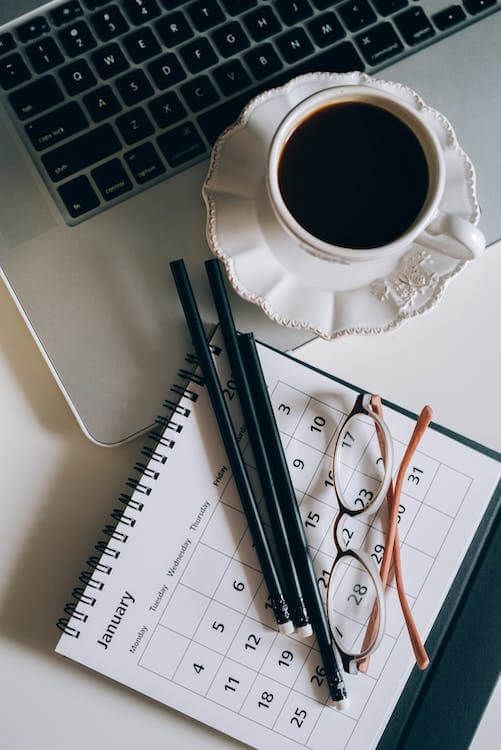Gambar Kalender: Membuat Kalender Unik dengan Uprint.id