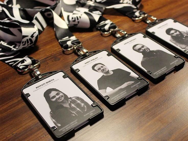 ID Card dengan lanyard dan foto identitas