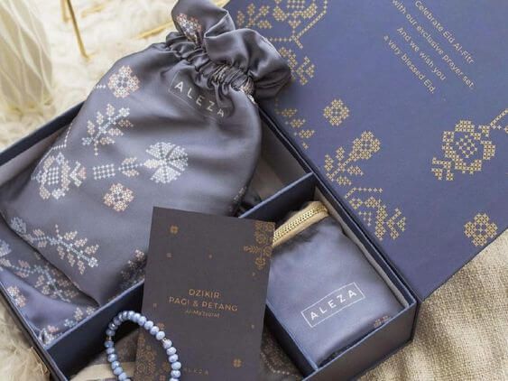 Paket hadiah EID Al-Fitr dengan tas hitam dan kemasan eksklusif