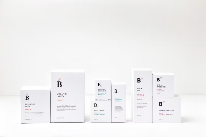 Rangkaian produk skincare organik B.N dengan desain minimalis.