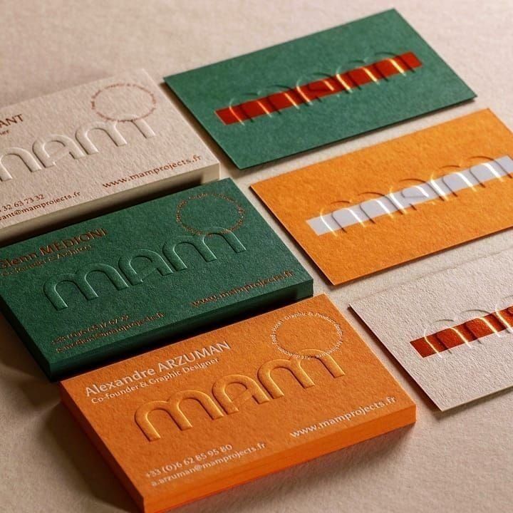 Kartu nama unik dengan desain elegan dan warna cerah untuk perusahaan MAM Projects.