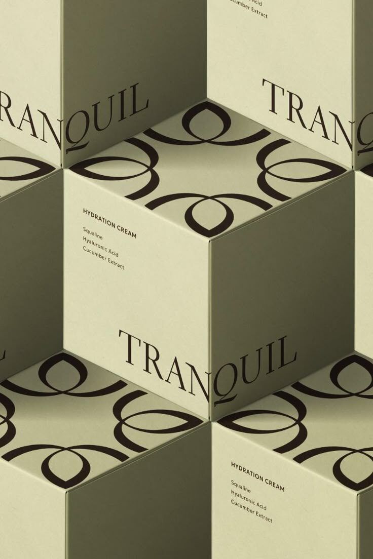 Kotak-kotak cream hydrasi Tranquil dengan label dan bahan-bahan
