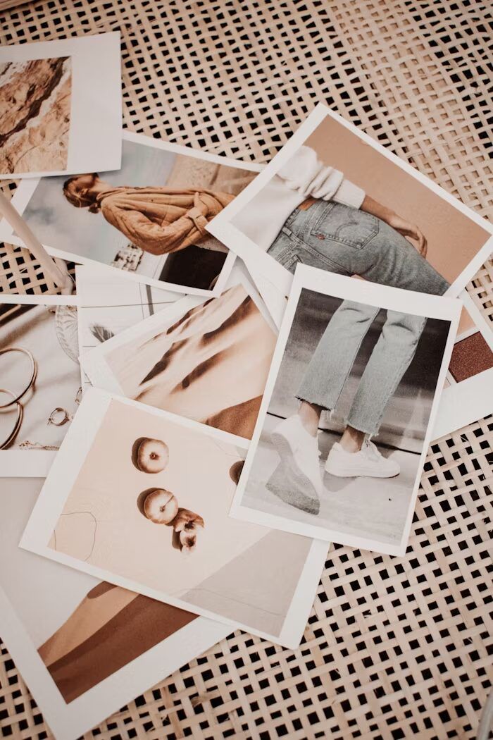 Koleksi foto polaroid dengan tema fashion dan aksesori