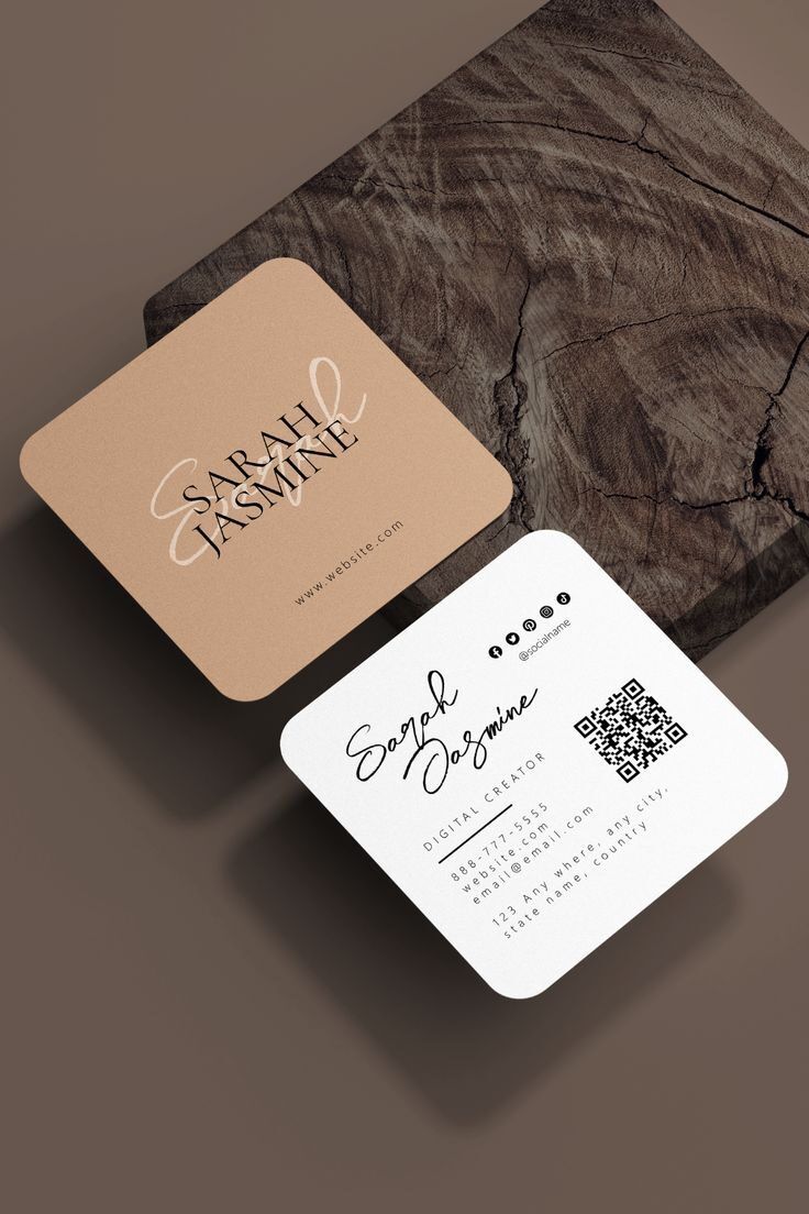 Kartu nama elegan dengan QR code dan detail kontak, cocok untuk digital creator.