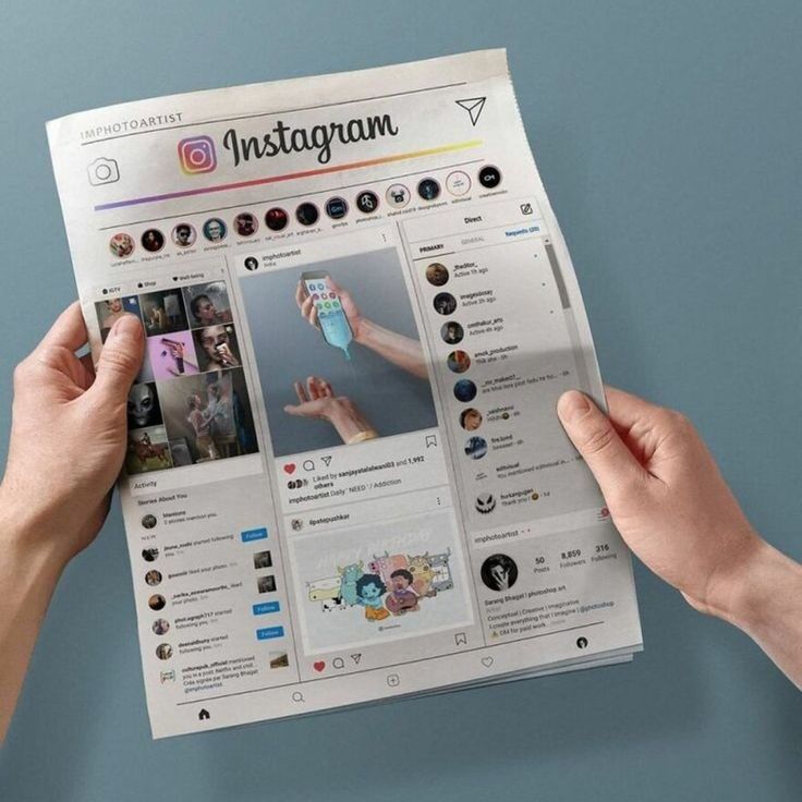 Tangan memegang majalah dengan tampilan Instagram di halaman depan.