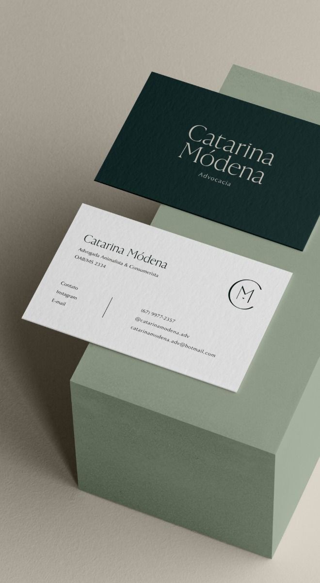 Kartu nama profesional dengan logo monogram dan detail kontak untuk membangun kesan brand premium.