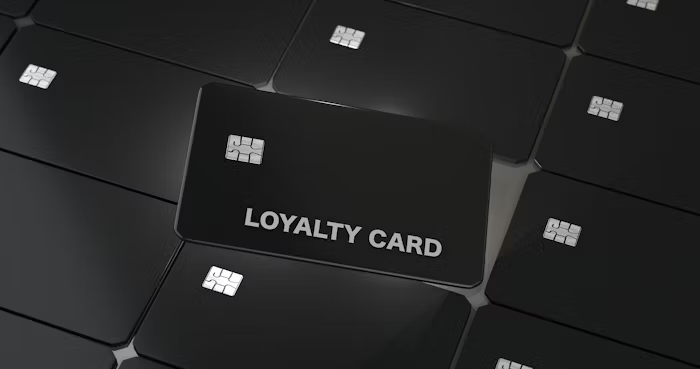 Kartu program loyalitas hitam dengan logo dan tulisan 'LOYALTY CARD' di tengah.