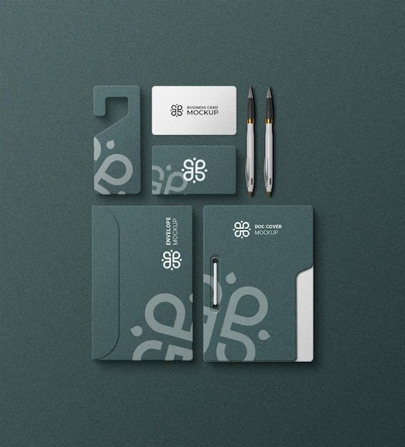 Paket branding dengan kartu nama, pena, dan folder dalam desain profesional.