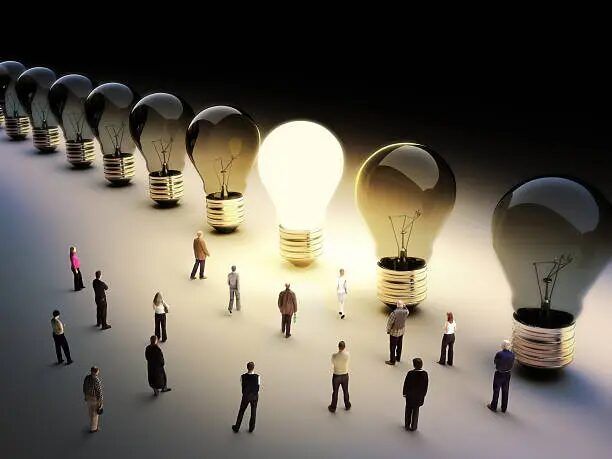Grafis menunjukkan ide dan inovasi dalam percetakan online dengan lampu dan manusia.