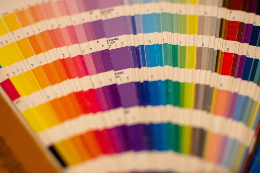 Katalog warna cetak berbagai pilihan untuk desain profesional.