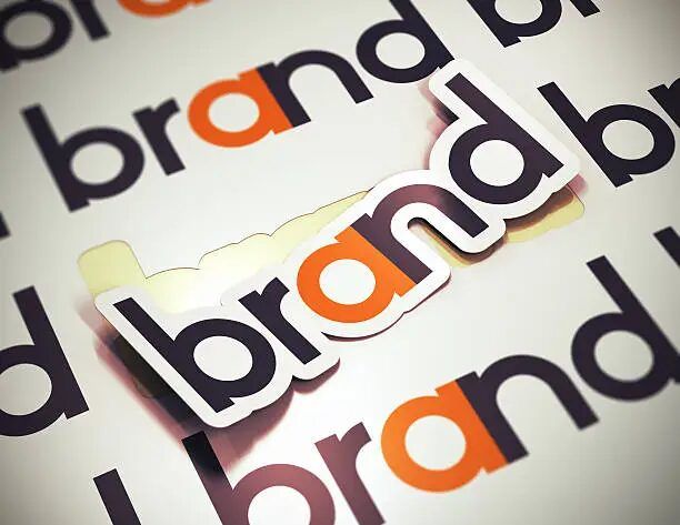 Stiker dengan logo 'brand' di atas latar belakang logo 'brand'.
