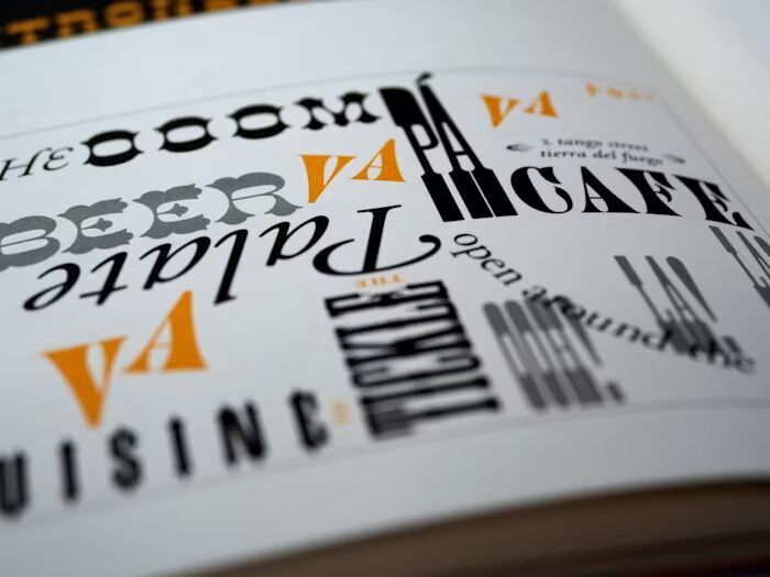 Desain grafis restoran dengan logo dan elemen visual menarik.