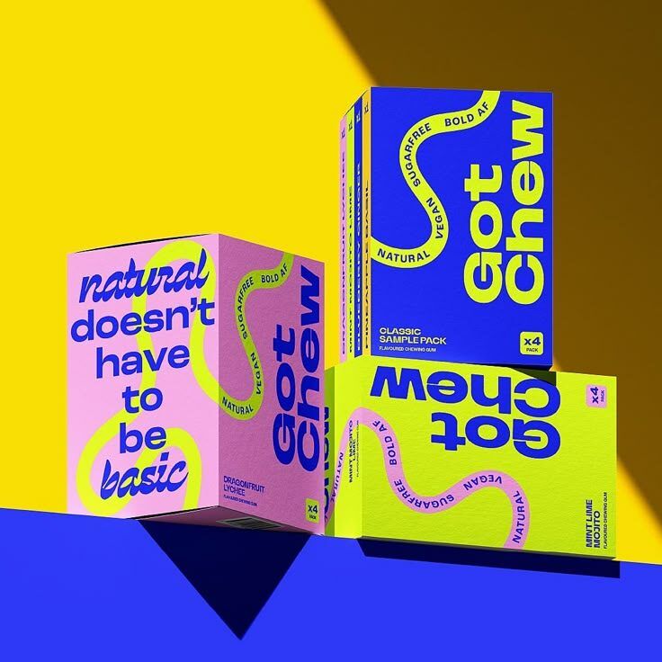 Tiga kotak permen Got Chew dalam warna cerah di latar biru dan kuning.