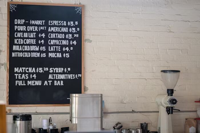 5 Kesalahan Menu Kafe yang Bikin Pelanggan Kecewa Saat Cetak Menu Lembaran Custom Branded