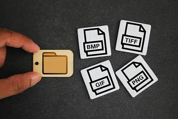 Simbol format file BMP, TIFF, GIF, dan PNG yang menggambarkan perbedaan jenis file saat menyiapkan dokumen cetak.