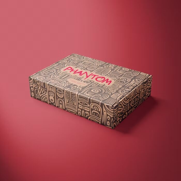 Kotak paket dengan desain etnik dan tulisan 'Phantom' di depan.