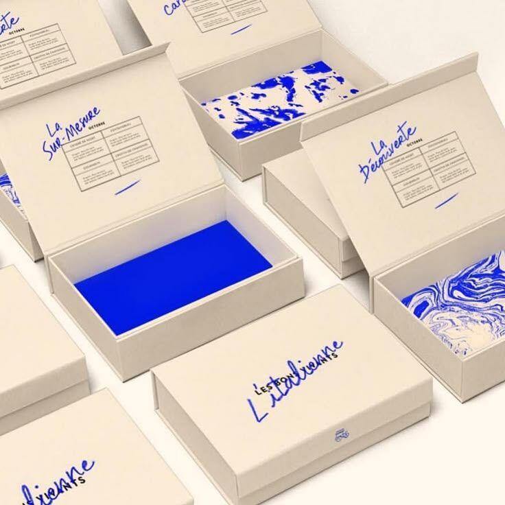 Rangkaian kotak percetakan online dengan desain unik dan warna biru.