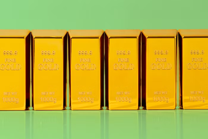 Label custom dengan finishing emas untuk kemasan produk premium