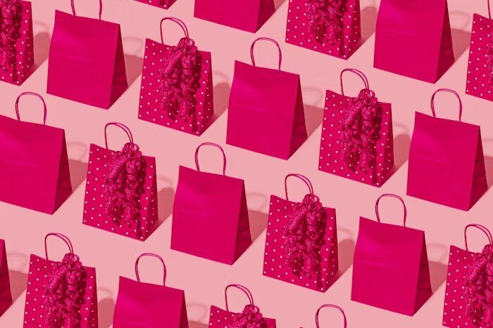 Gift bag corporate dengan narasi brand yang terlihat dari desain dan pilihan isi